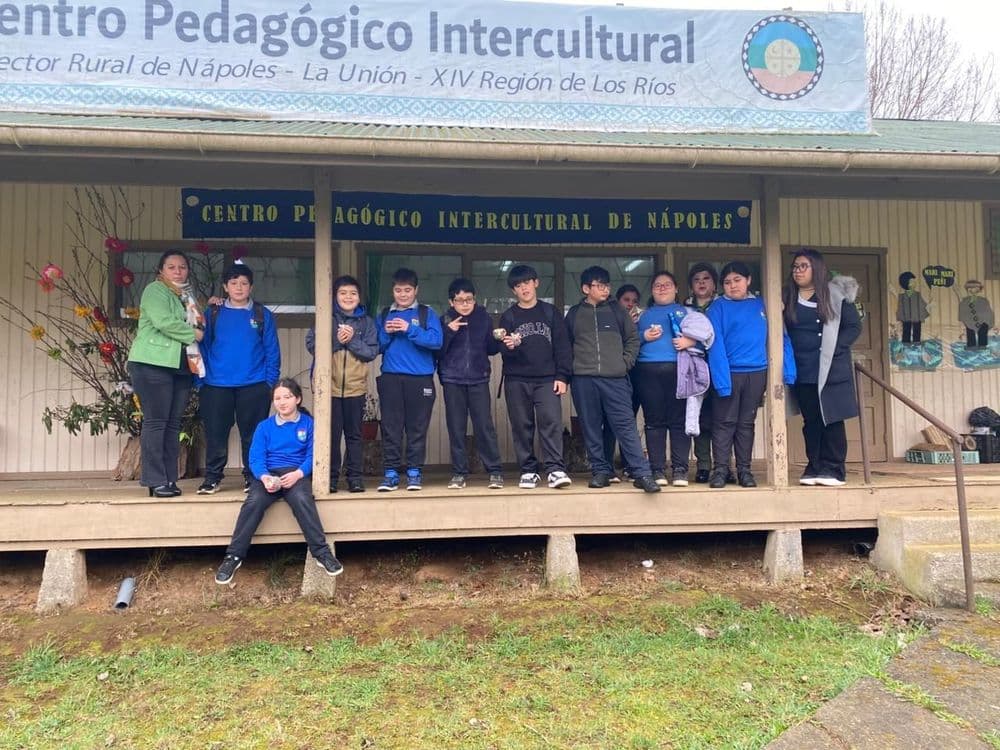 Visita centro pedagógico intercultural de Nápoles de alumnos escuela rural Traiguén
